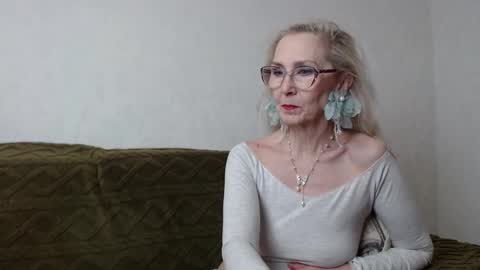 Snapshot of agatha_moore_ chatting on February 3, 1:19 pm Agatha online show from February 3, 1:19 pm