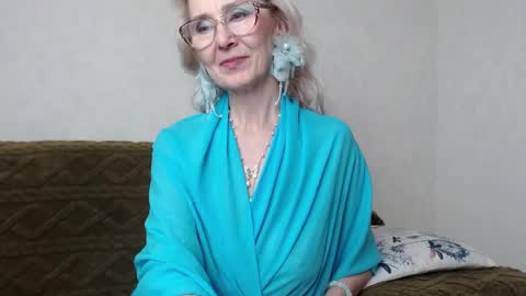 Snapshot of agatha_moore_ chatting on February 16, 8:33 pm Agatha online show from February 16, 8:33 pm