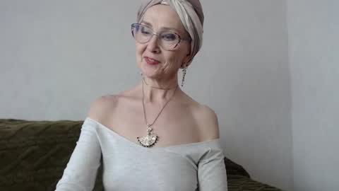 Snapshot of agatha_moore_ chatting on February 26, 6:58 am Agatha online show from February 26, 6:58 am