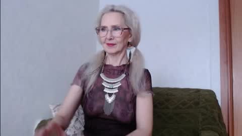 Snapshot of agatha_moore_ chatting on November 16, 3:01 am Agatha online show from November 16, 3:01 am