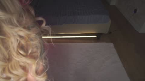 May online show from November 15, 6:37 pm