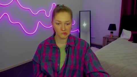 Snapshot of agnesarden chatting on March 10, 4:35 pm AgnesArden online show from March 10, 4:35 pm