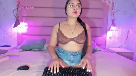 agnesrocuzzo online show from November 25, 11:10 am