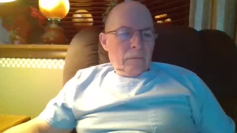 aguynrkfrd online show from December 3, 10:28 am