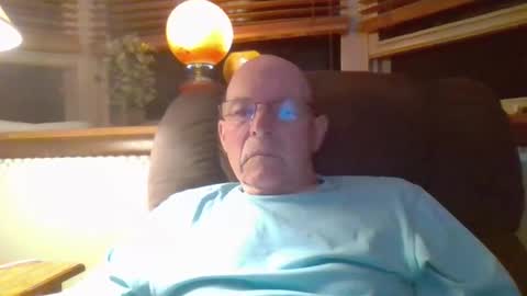 aguynrkfrd online show from September 21, 9:22 am