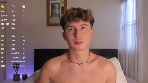 A H  online show from December 1, 9:15 pm