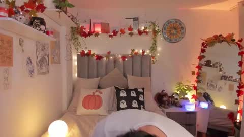 A H  online show from October 19, 12:44 am