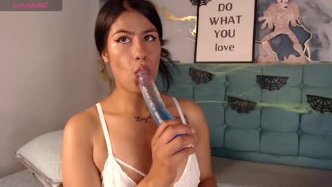 Ailyn online show from October 31, 4:41 pm