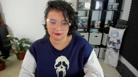 Catalina online show from December 6, 2:28 pm