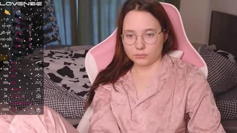 airyhill online show from December 24, 8:22 am