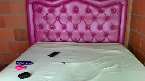 aisha koswell3 online show from September 14, 12:15 pm