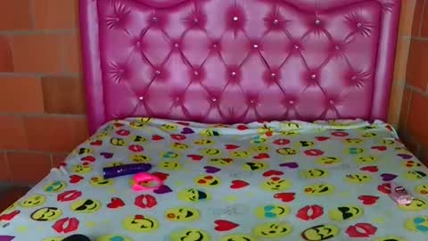 aisha koswell3 online show from October 10, 1:04 am