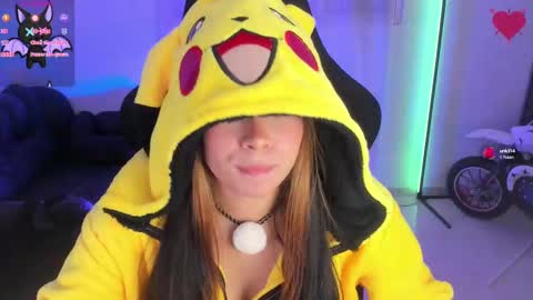 Snapshot of aishelyng20 chatting on October 15, 10:54 pm aishelyng20 online show from October 15, 10:54 pm