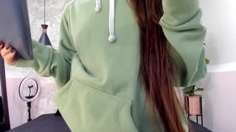 little aitana  online show from January 4, 3:17 pm