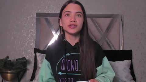 little aitana  online show from February 6, 12:05 pm