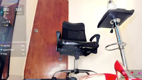 Snapshot of aitana_purple chatting on December 23, 3:07 am Aitana online show from December 23, 3:07 am