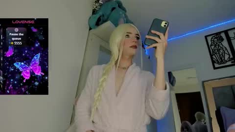 Snapshot of aiunii_jd chatting on December 15, 12:15 am aiunii online show from December 15, 12:15 am