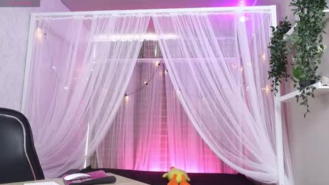             online show from October 13, 8:42 pm