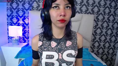 A K A N E  U W U online show from December 10, 12:27 pm