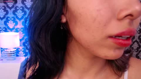 A K A N E  U W U online show from December 22, 12:27 pm