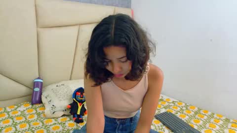 A K A N E  U W U online show from October 30, 3:46 pm