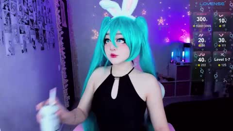 Snapshot of aki__ra chatting on February 22, 11:03 pm Aki online show from February 22, 11:03 pm