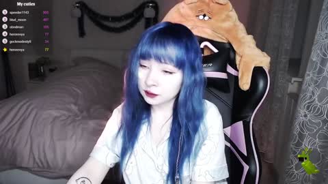 akirahartyx online show from December 14, 1:49 pm