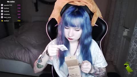 akirahartyx online show from December 27, 1:50 pm