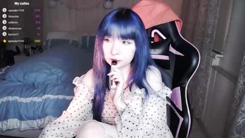 akirahartyx online show from September 15, 4:07 pm