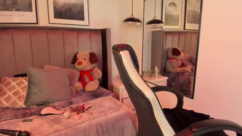 Alaia Carter online show from September 20, 6:25 am