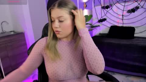 Alaia online show from October 25, 1:07 pm