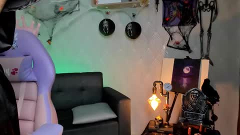 Alaia online show from October 8, 8:17 pm