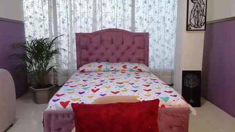 Snapshot of alaia_skater chatting on October 5, 11:52 am Alaia Skater online show from October 5, 11:52 am