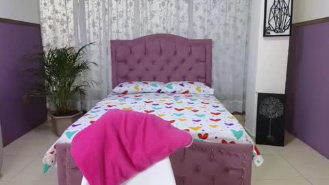 Snapshot of alaia_skater chatting on October 19, 10:49 am Alaia Skater online show from October 19, 10:49 am