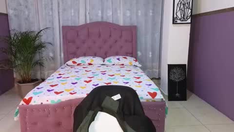 Snapshot of alaia_skater chatting on October 22, 10:37 am Alaia Skater online show from October 22, 10:37 am