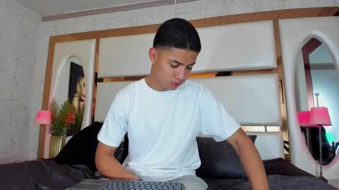 Snapshot of alan_santhos chatting on March 5, 5:18 am ---Alan--- online show from March 5, 5:18 am