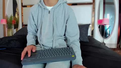 Snapshot of alan_santhos chatting on March 5, 9:49 am ---Alan--- online show from March 5, 9:49 am