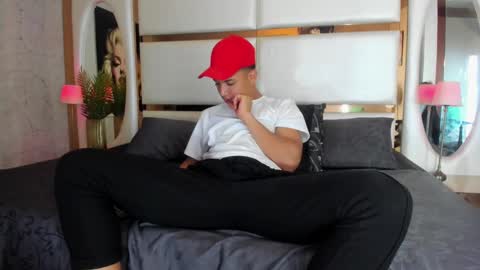 Snapshot of alan_santhos chatting on March 6, 5:57 am ---Alan--- online show from March 6, 5:57 am