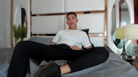 Snapshot of alan_santhos chatting on March 8, 4:23 am ---Alan--- online show from March 8, 4:23 am