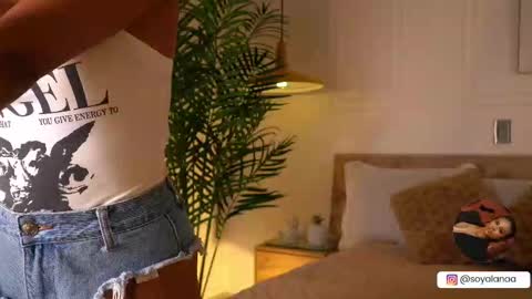 Snapshot of alana_haze chatting on October 7, 4:42 am Alana online show from October 7, 4:42 am