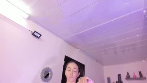 Snapshot of alana_madison chatting on December 3, 11:11 am Maeve online show from December 3, 11:11 am