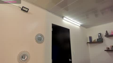 Snapshot of alana_madison chatting on December 19, 10:45 am Maeve online show from December 19, 10:45 am