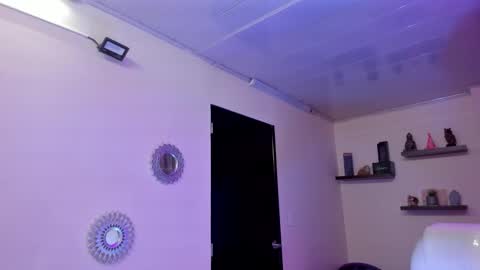 Snapshot of alana_madison chatting on December 30, 5:02 pm Maeve online show from December 30, 5:02 pm