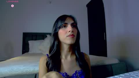 Snapshot of alana_sofia_ chatting on October 22, 4:29 pm Alana Tobias online show from October 22, 4:29 pm