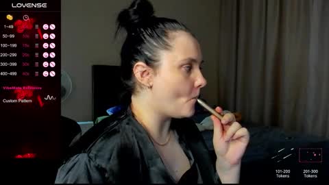 Snapshot of alanabrox chatting on November 5, 12:21 am Julia online show from November 5, 12:21 am