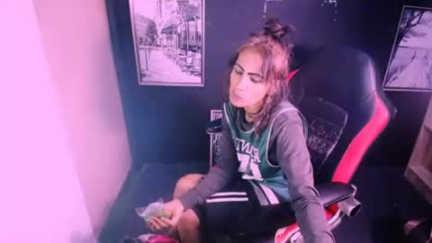 alanadelray online show from December 2, 6:52 am