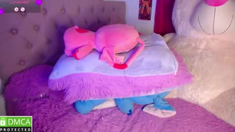 Snapshot of alanna_brunette chatting on November 17, 1:44 am lanna online show from November 17, 1:44 am