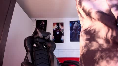 Snapshot of alannaughty_ chatting on December 13, 11:28 pm alannaughty_ online show from December 13, 11:28 pm