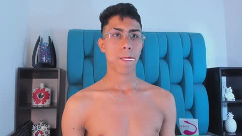 Snapshot of alannaughty_ chatting on December 27, 8:39 pm alannaughty_ online show from December 27, 8:39 pm