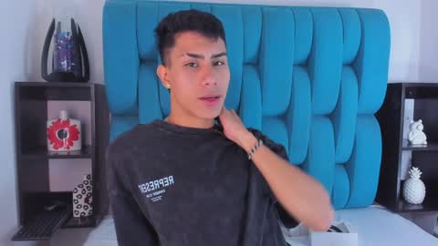 Snapshot of alannaughty_ chatting on January 4, 8:27 pm alannaughty_ online show from January 4, 8:27 pm